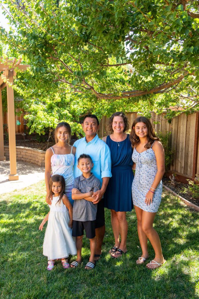 how to take family portraits in your backyard