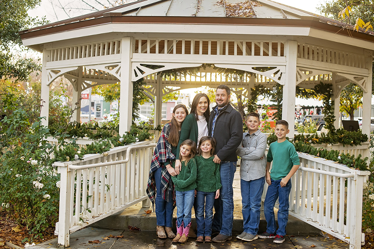 planning family portraits with extended family