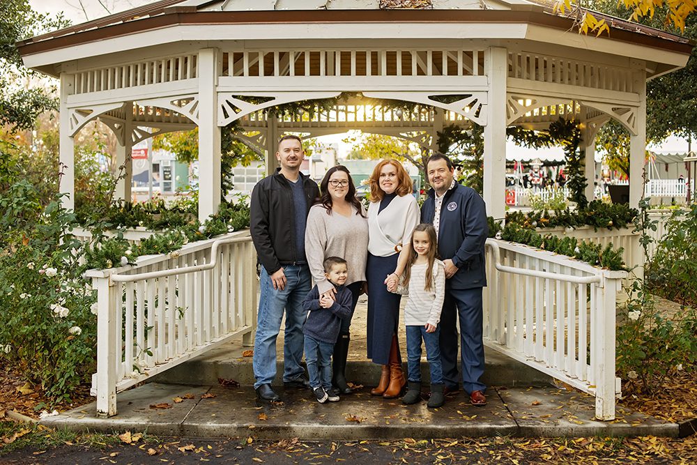 planning family portraits with extended family