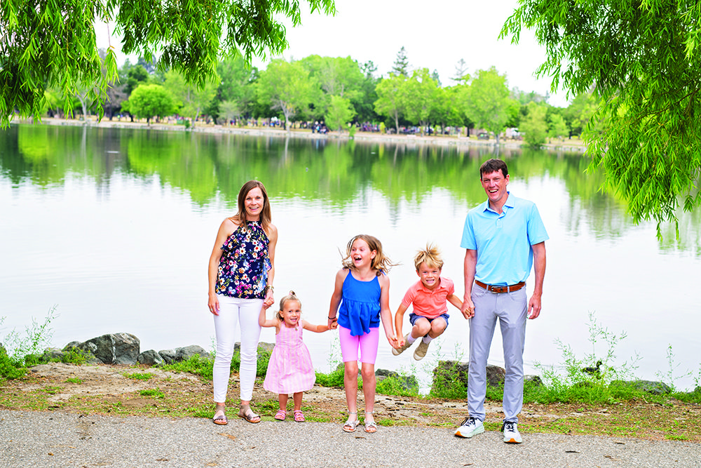 family portrait poses that kids love
