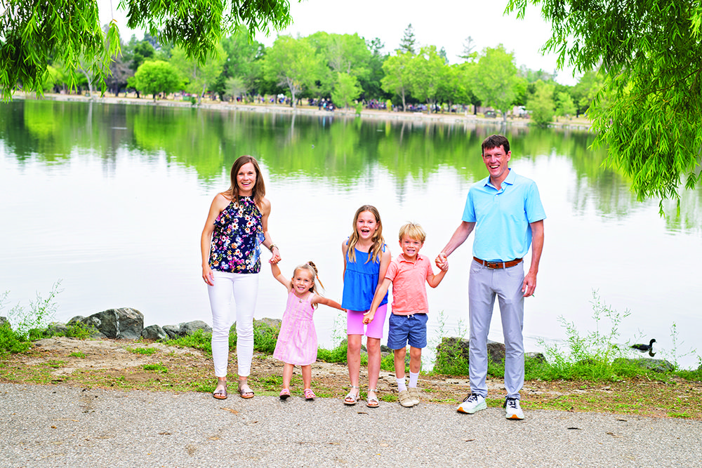 family portrait poses that kids love