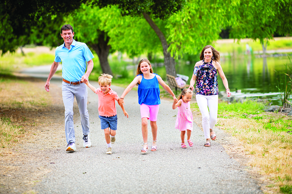 family portrait poses that kids love