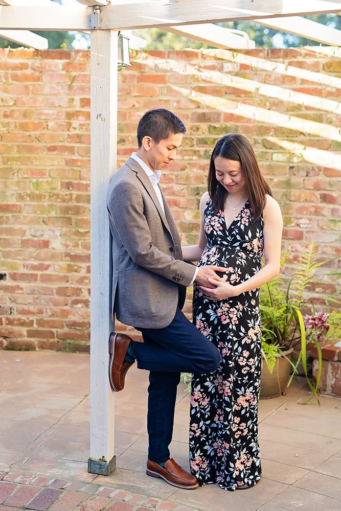 Evening Maternity Portraits at the Elizabeth Gamble Garden