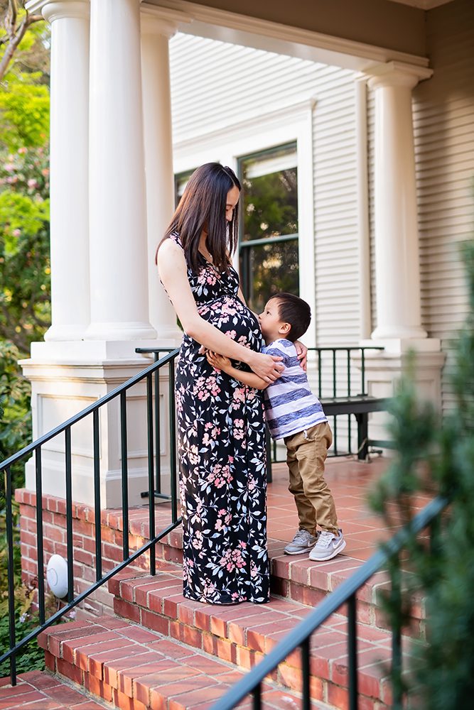 Evening Maternity Portraits at the Elizabeth Gamble Garden