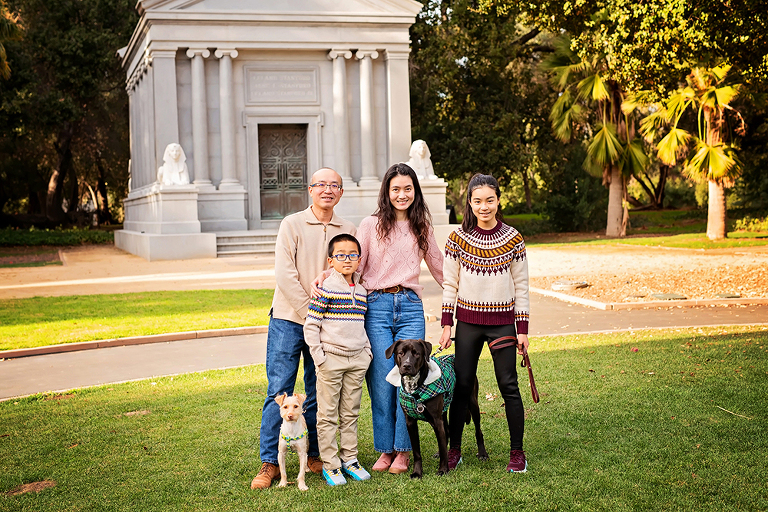 How To Take Family Portraits With Your Pets