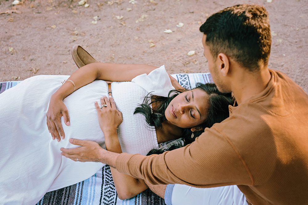 How to Keep Young Kids Engaged During Maternity Portraits