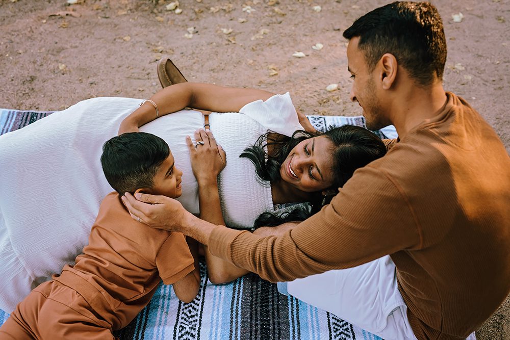 How to Keep Young Kids Engaged During Maternity Portraits