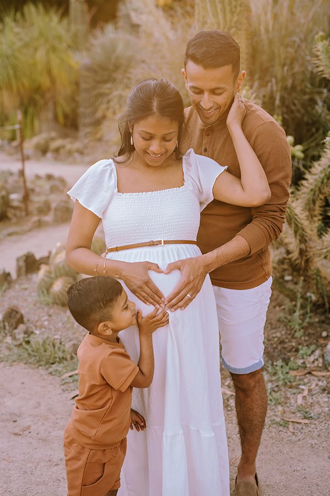 How to Keep Young Kids Engaged During Maternity Portraits