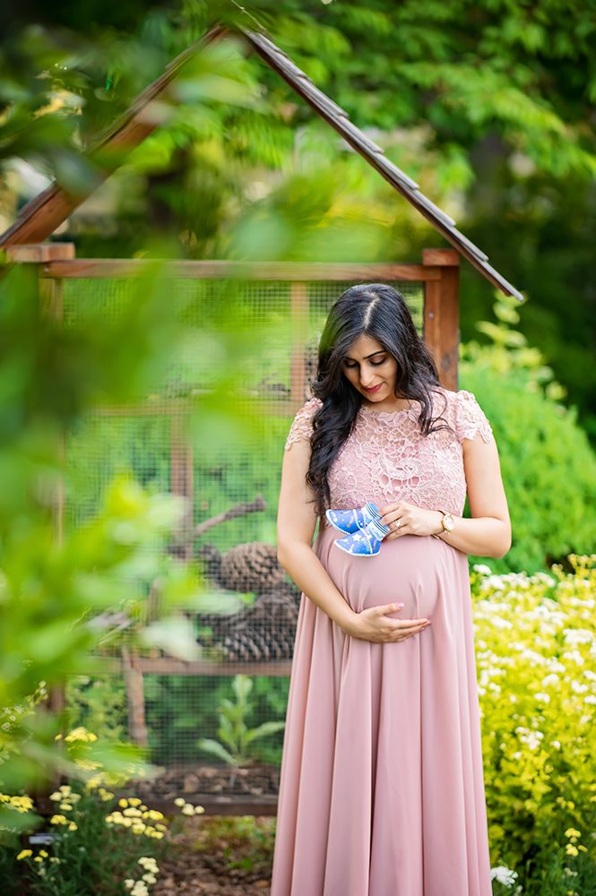 Golden Hour Maternity Portraits At The Elizabeth Gamble Garden