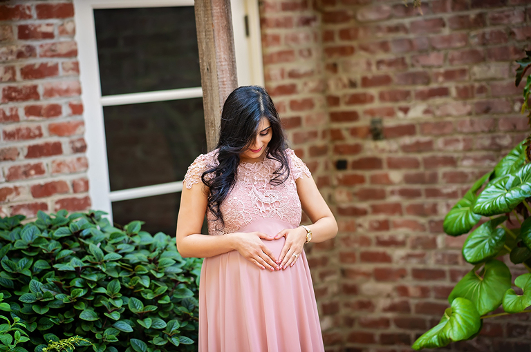 Golden Hour Maternity Portraits At The Elizabeth Gamble Garden