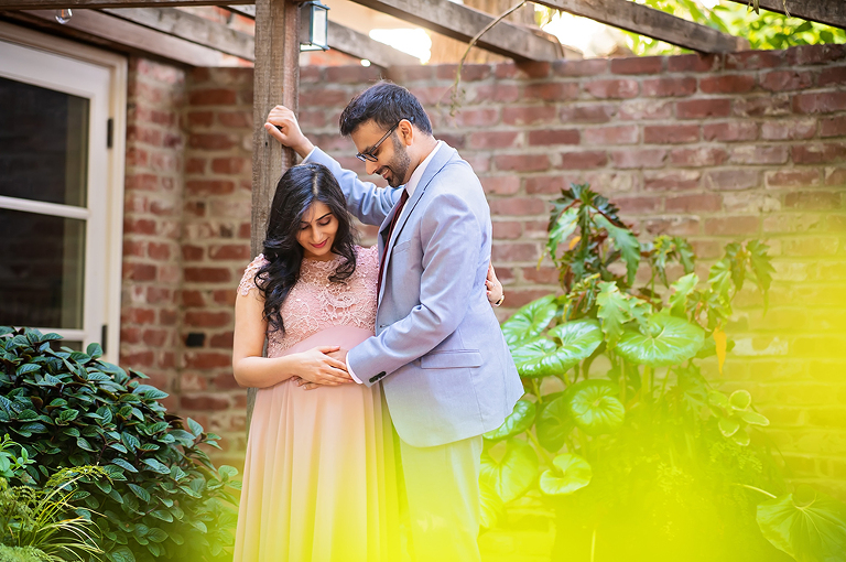 Golden Hour Maternity Portraits At The Elizabeth Gamble Garden