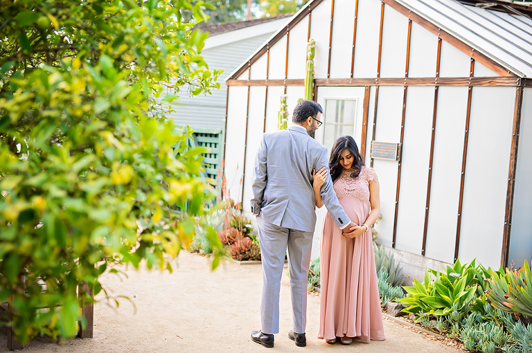 Golden Hour Maternity Portraits At The Elizabeth Gamble Garden