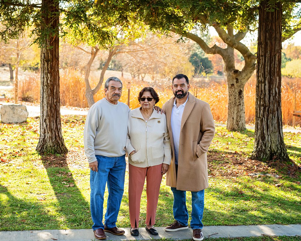 extended family portraits in San Jose