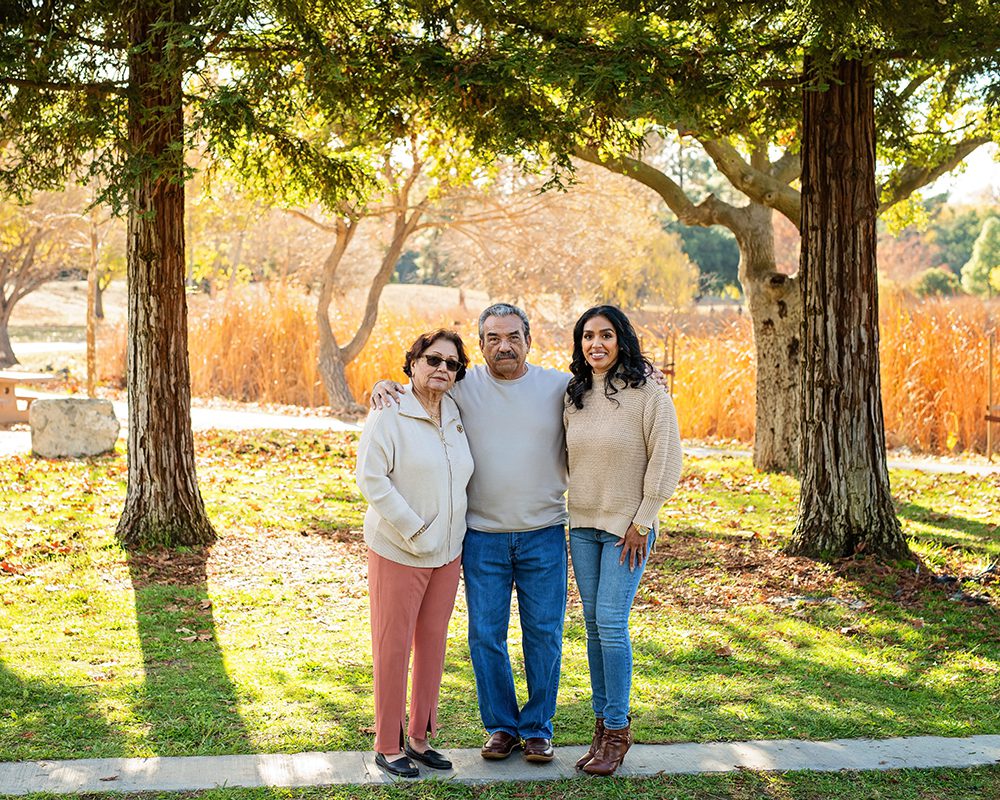extended family portraits in San Jose