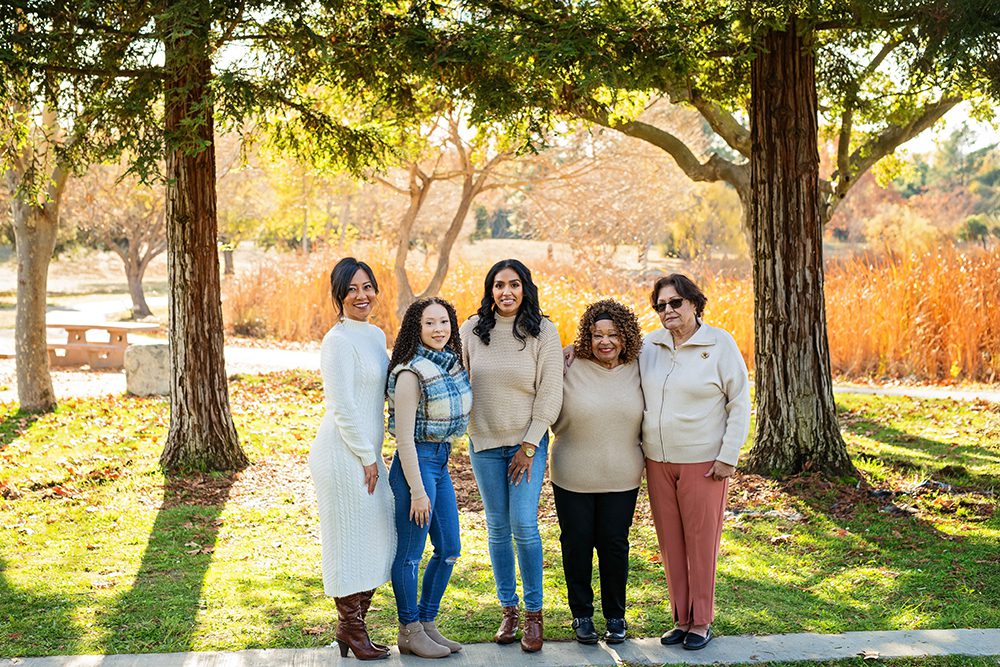 extended family portraits in San Jose