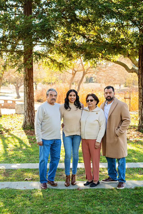 extended family portraits in San Jose