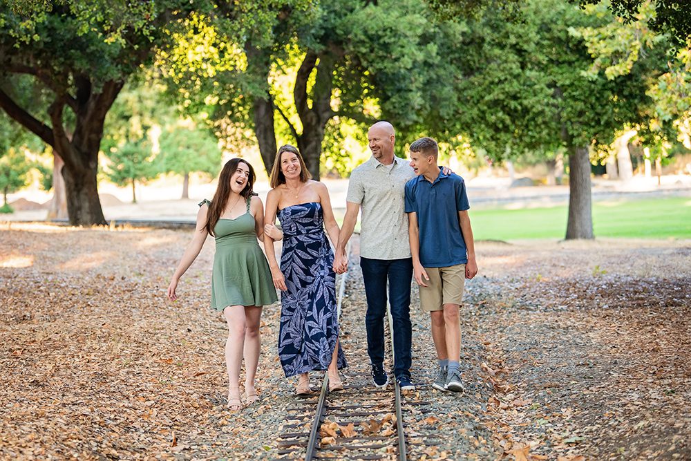 golden hour extended family portraits at Vasona Park