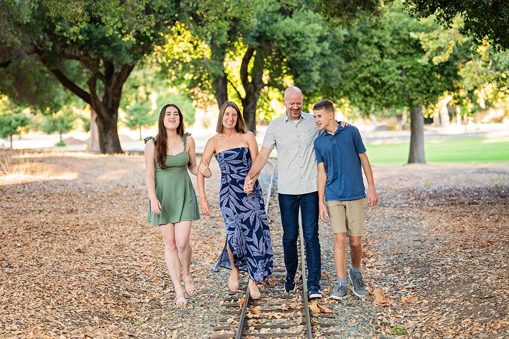 golden hour extended family portraits at Vasona Park