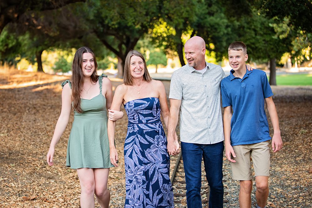 golden hour extended family portraits at Vasona Park