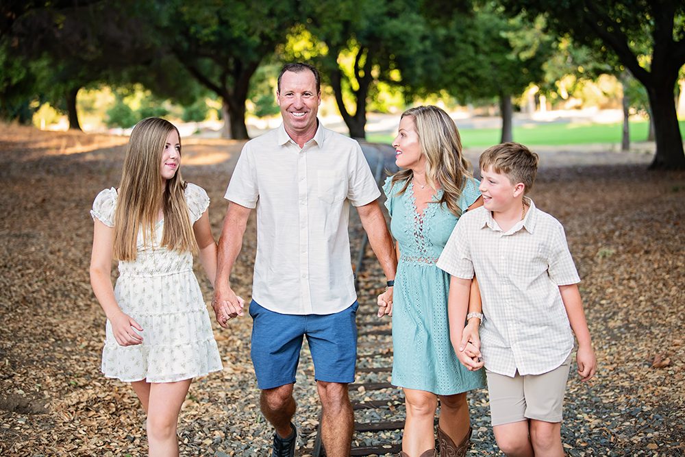 golden hour extended family portraits at Vasona Park