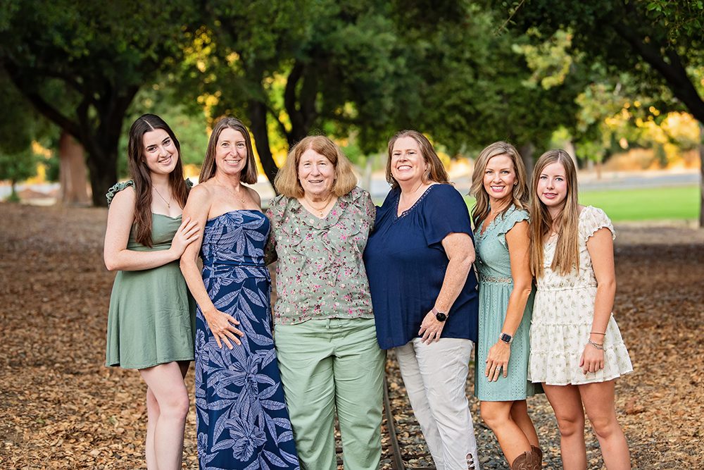 golden hour extended family portraits at Vasona Park