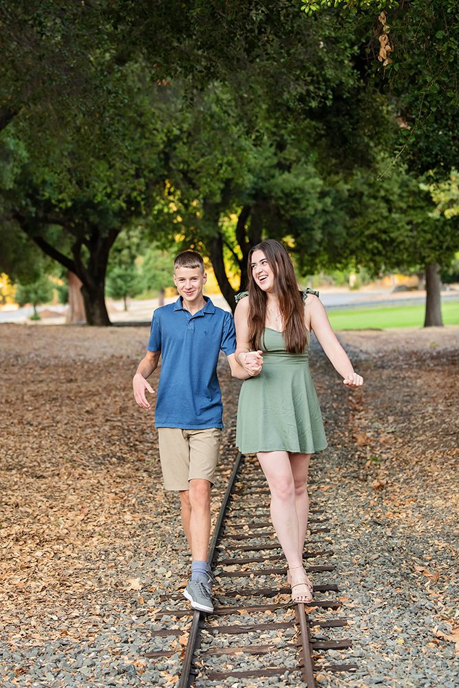 golden hour extended family portraits at Vasona Park