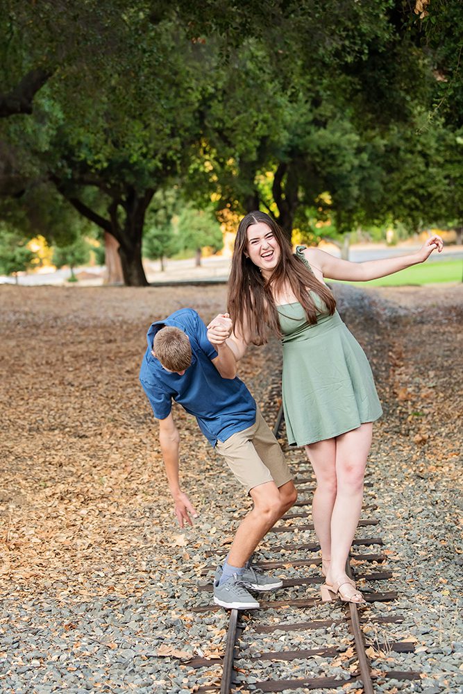 golden hour extended family portraits at Vasona Park