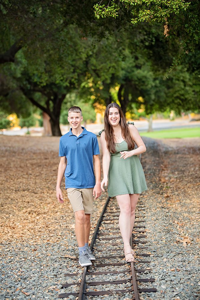 golden hour extended family portraits at Vasona Park