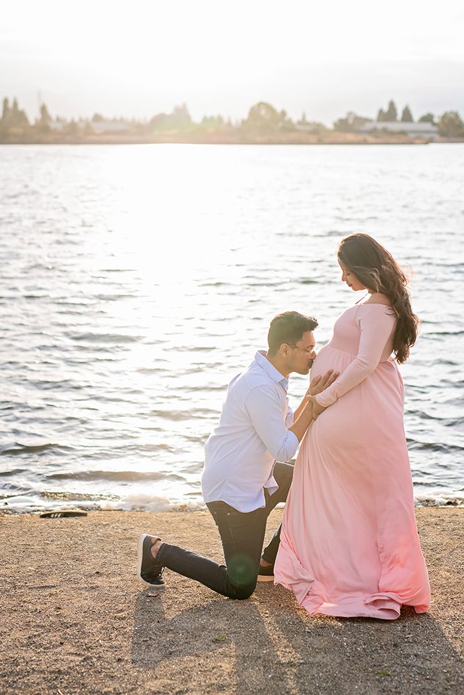 evening maternity portraits at Shoreline Lake Park