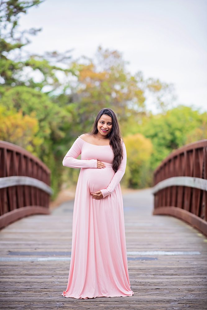 evening maternity portraits at Shoreline Lake Park
