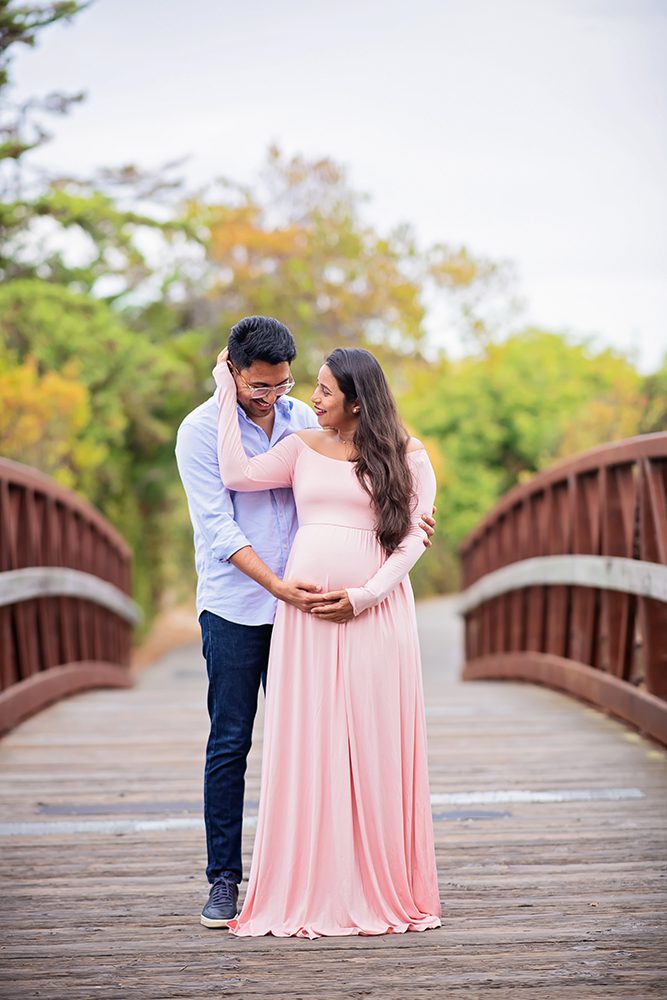 evening maternity portraits at Shoreline Lake Park