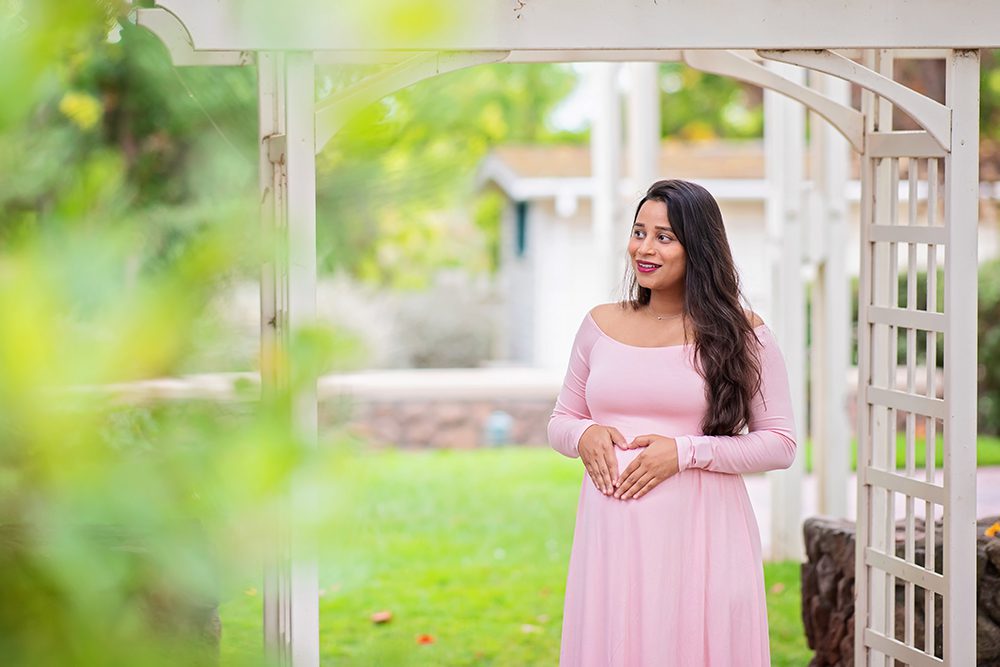 evening maternity portraits at Shoreline Lake Park