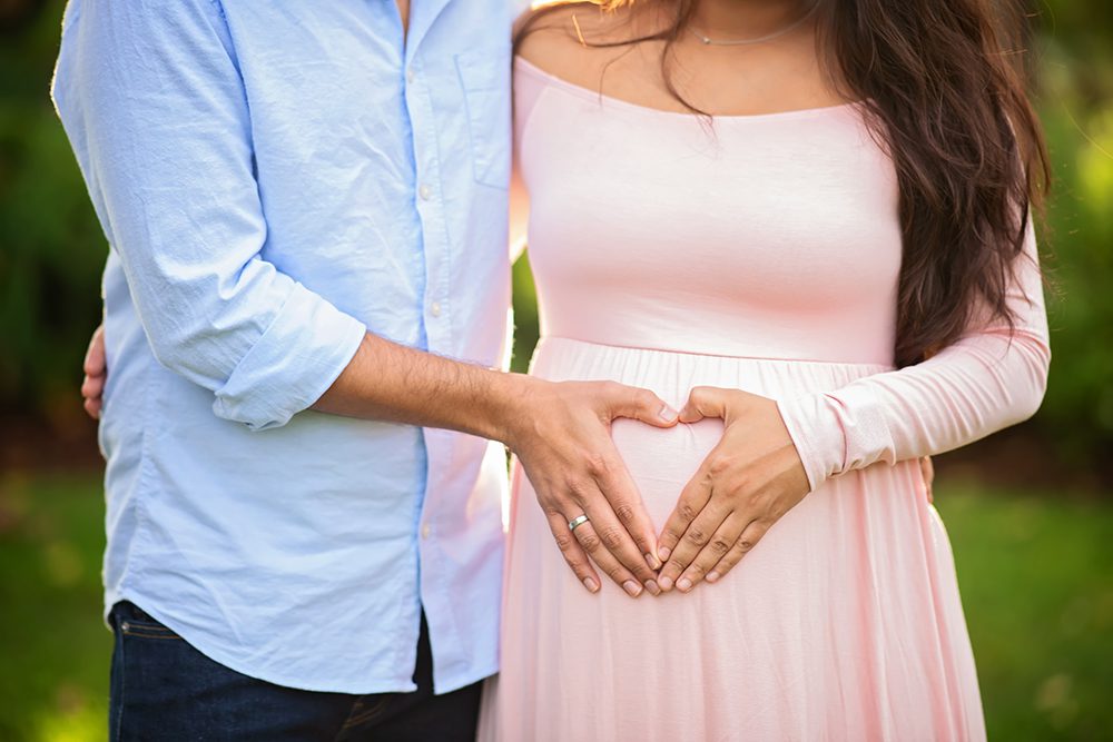 evening maternity portraits at Shoreline Lake Park