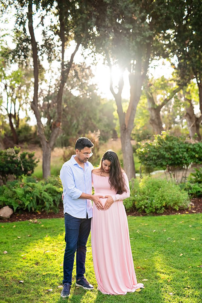 evening maternity portraits at Shoreline Lake Park