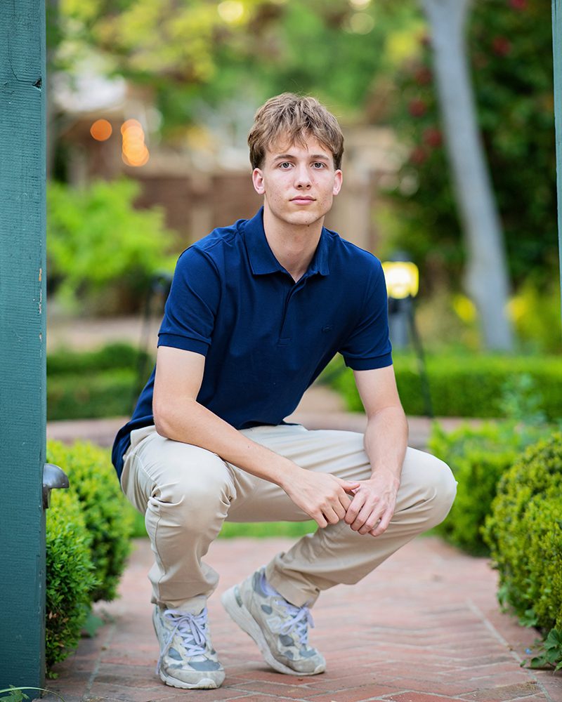 senior portraits at the Elizabeth Gamble Garden