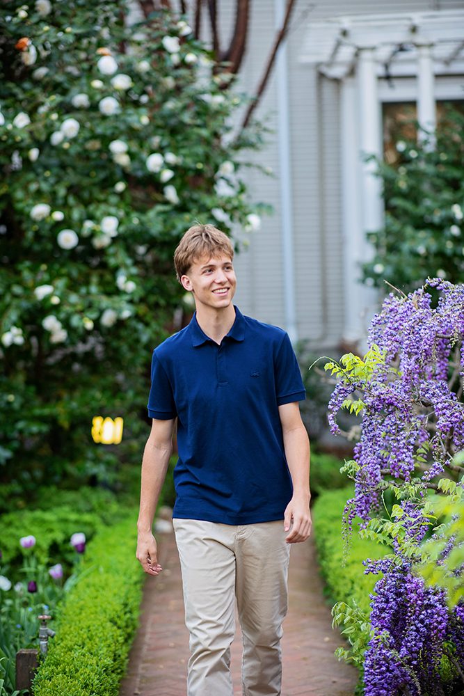senior portraits at the Elizabeth Gamble Garden