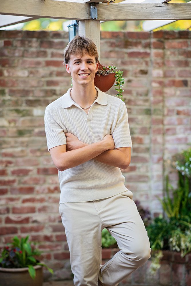 senior portraits at the Elizabeth Gamble Garden