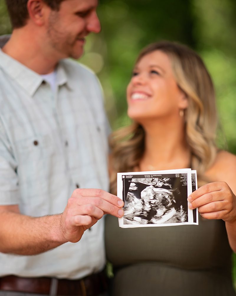 fun and candid maternity portraits at Vasona Park