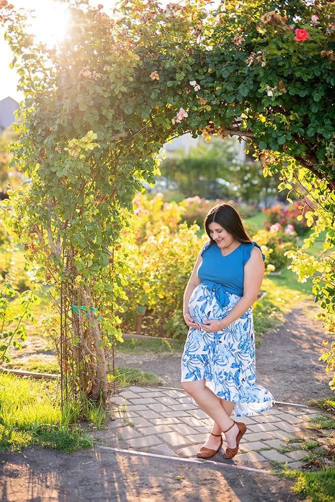 sunset maternity portraits at the Municipal Rose Garden