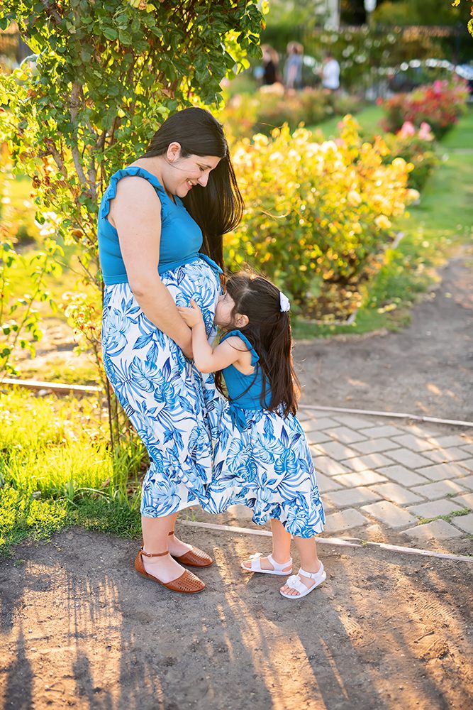 sunset maternity portraits at the Municipal Rose Garden