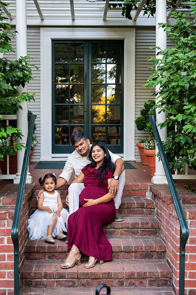 evening maternity pictures at the Elizabeth Gamble Garden