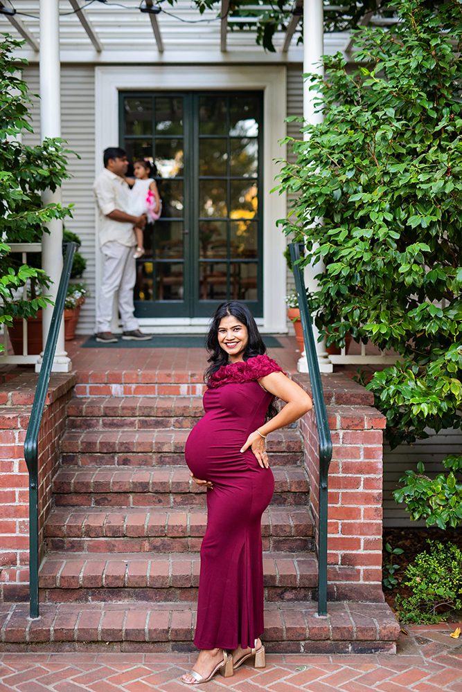 evening maternity pictures at the Elizabeth Gamble Garden