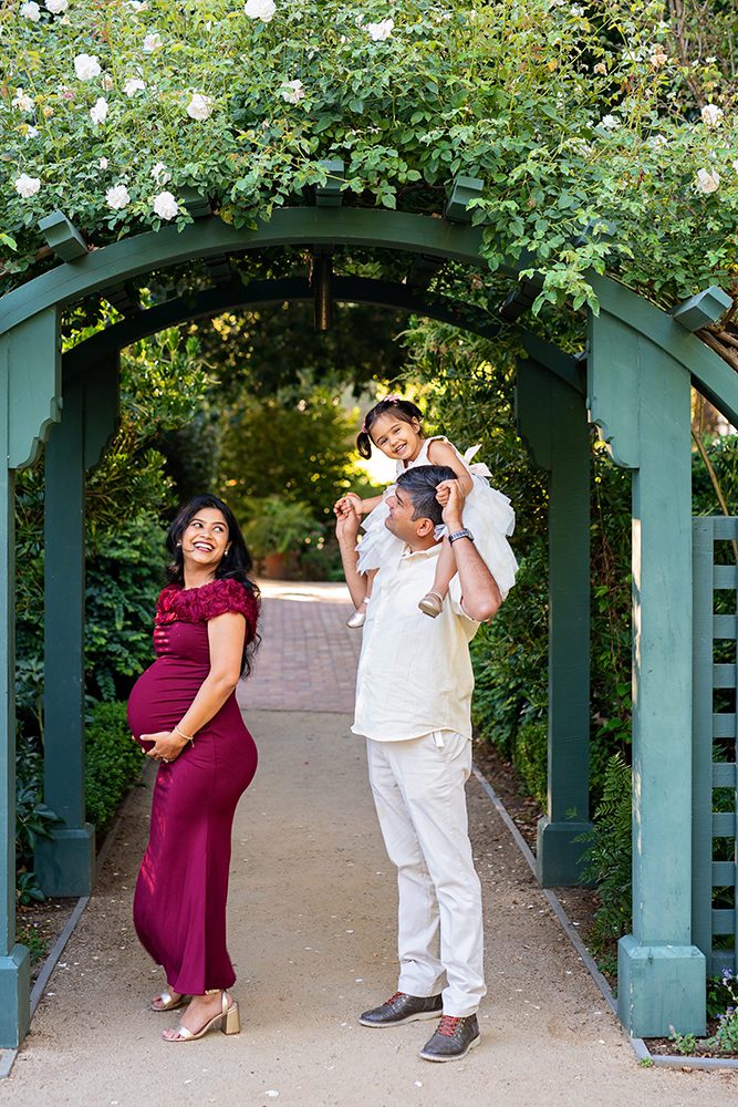 evening maternity pictures at the Elizabeth Gamble Garden
