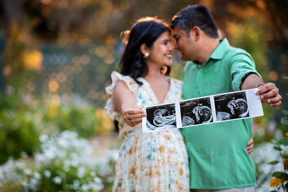 evening maternity pictures at the Elizabeth Gamble Garden