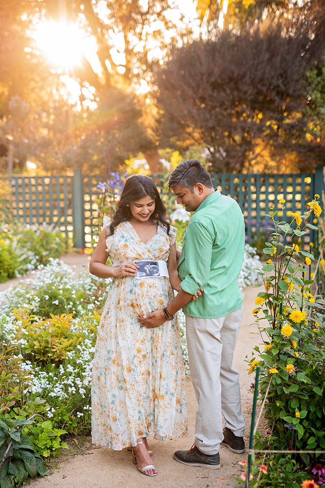 evening maternity pictures at the Elizabeth Gamble Garden