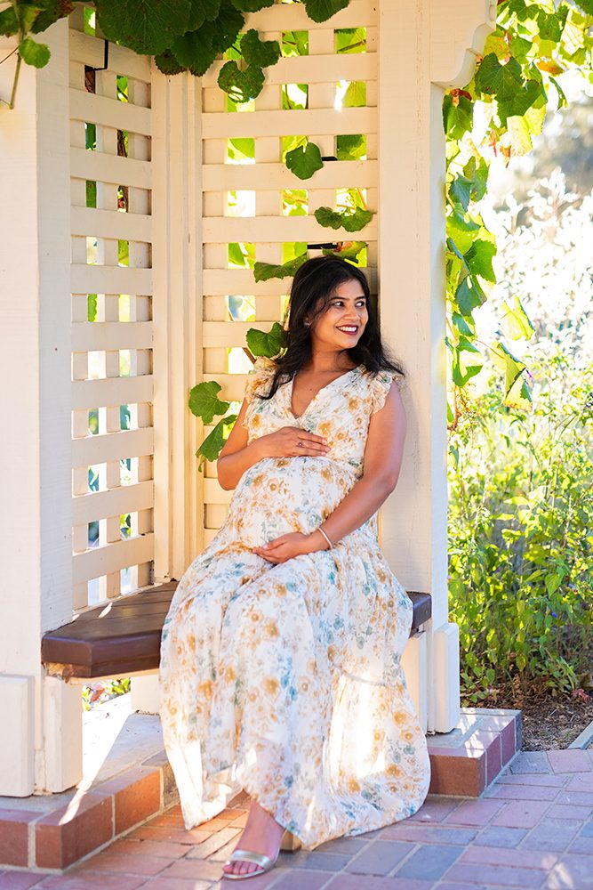 evening maternity pictures at the Elizabeth Gamble Garden