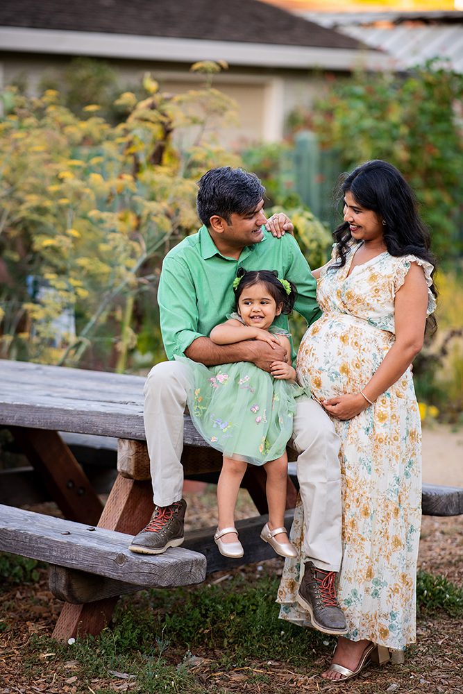 evening maternity pictures at the Elizabeth Gamble Garden