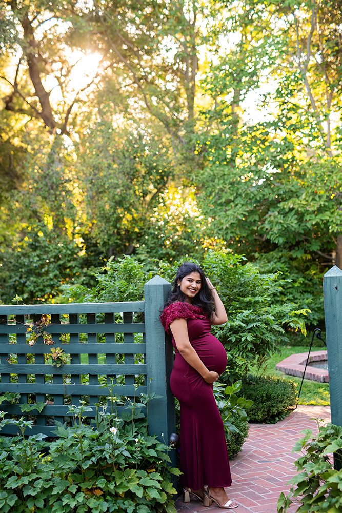 evening maternity pictures at the Elizabeth Gamble Garden