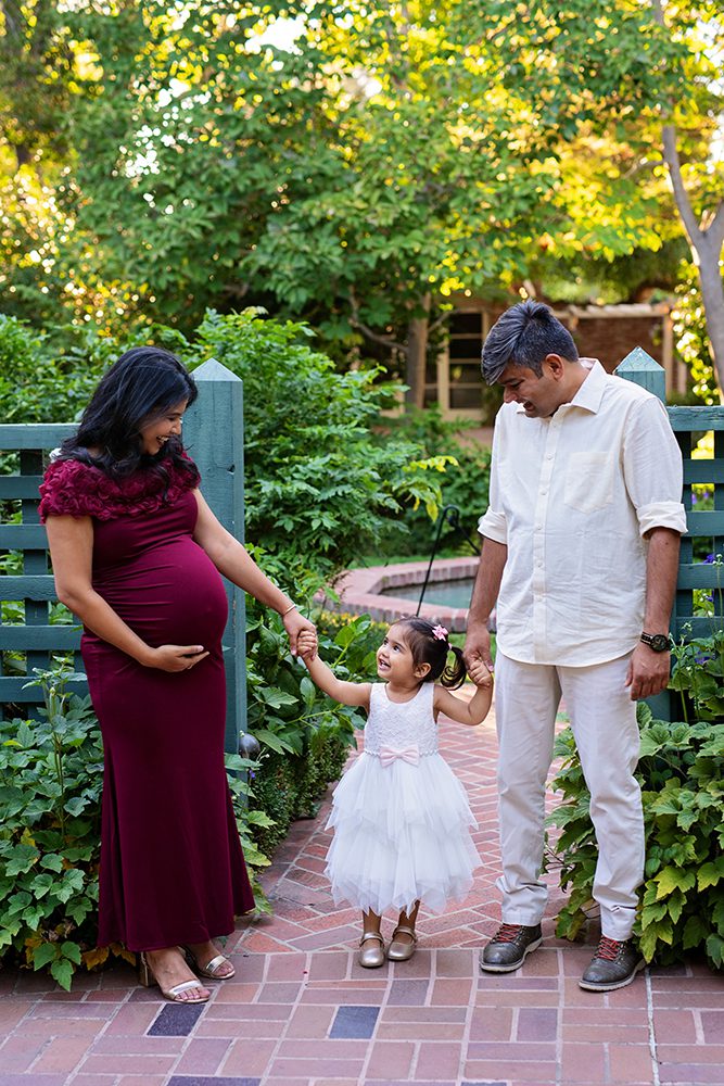 evening maternity pictures at the Elizabeth Gamble Garden