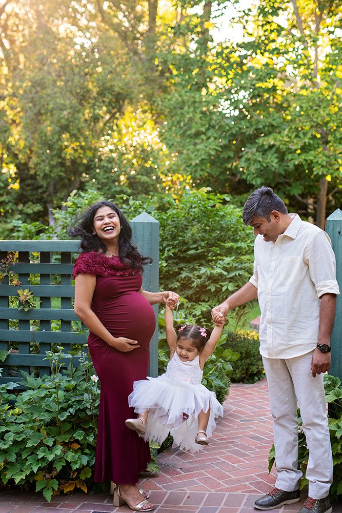 evening maternity pictures at the Elizabeth Gamble Garden
